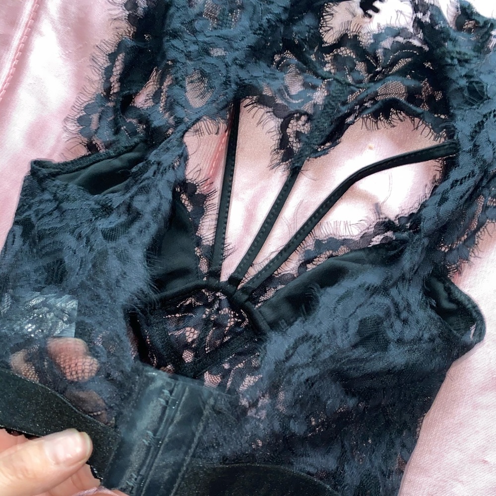 BLACK LACE TOP 👅 - Picture 4 of 4